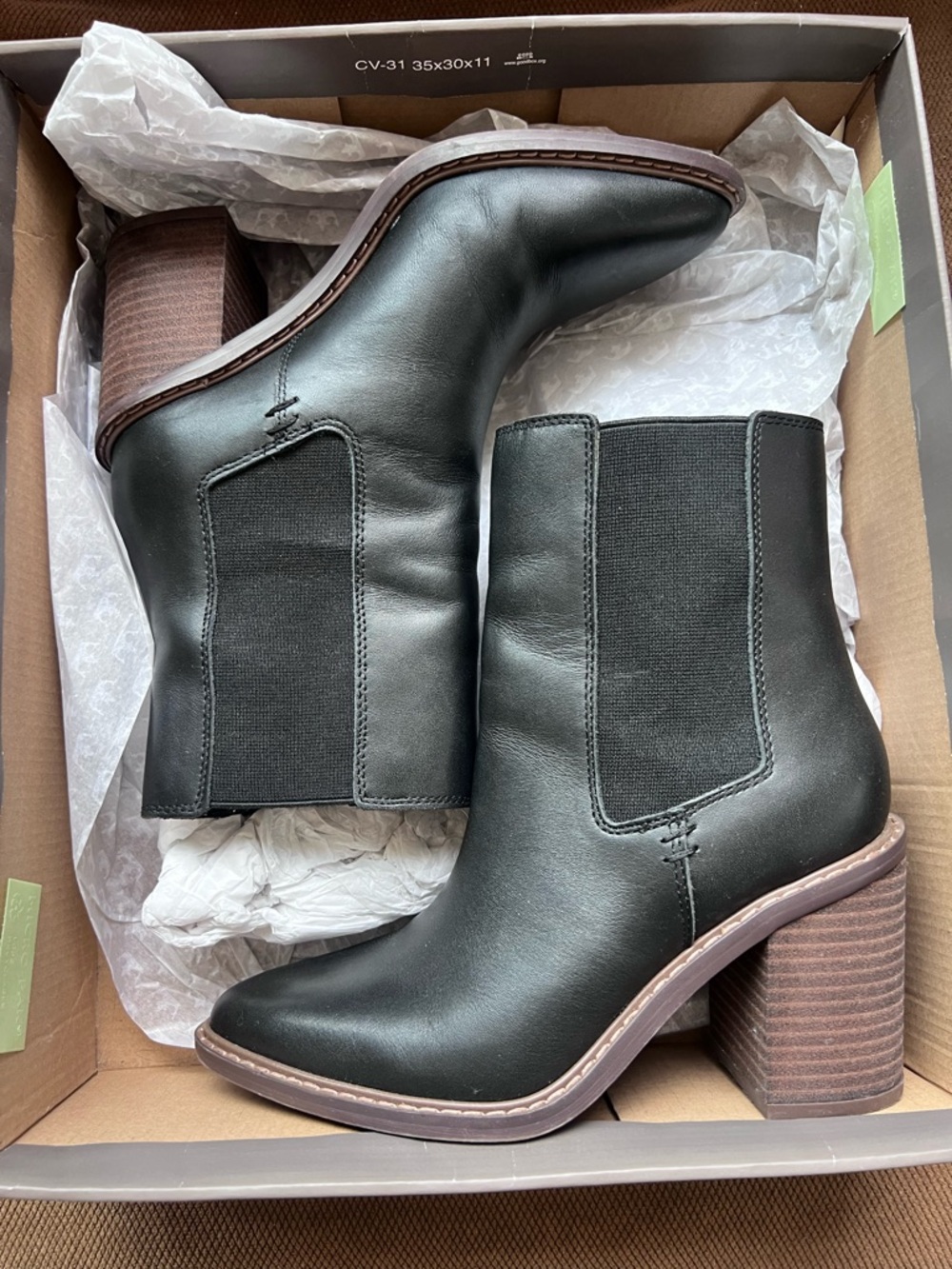 Black Leather Crown Vintage Pimmy Chelsea Boots - size 6M - Excellent Condition